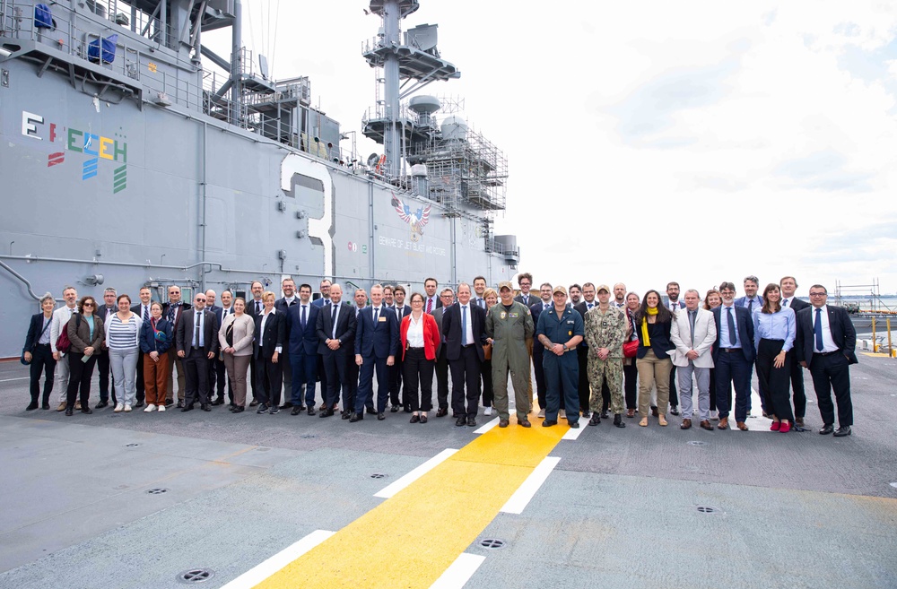 Kearsarge Hosts French Institute for Higher National Defense Studies