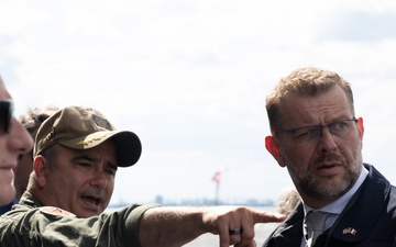 Kearsarge Hosts French Institute for Higher National Defense Studies