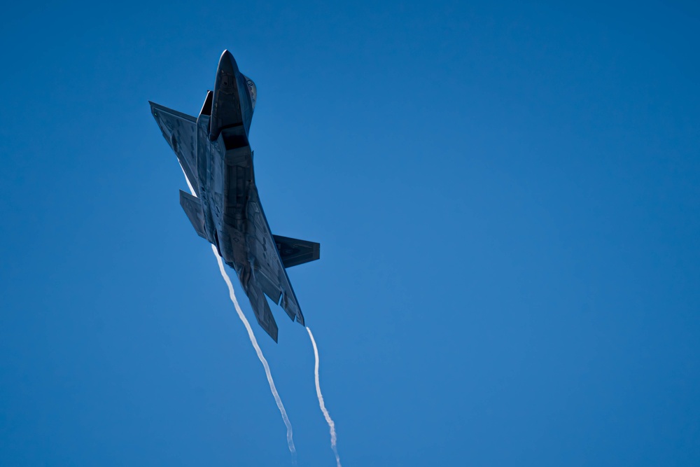 F-22 Raptor Demonstration Team Practice