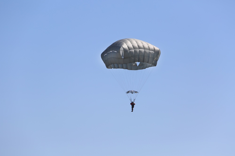 Army paratroopers conduct water jump into Lake Okeechobee