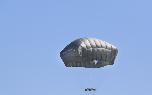 Army paratroopers conduct water jump into Lake Okeechobee