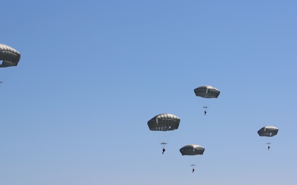 Army paratroopers conduct water jump into Lake Okeechobee