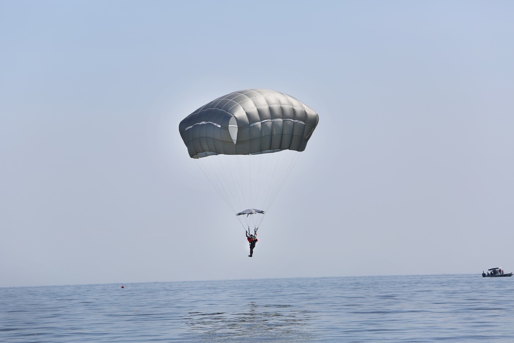 Army paratroopers conduct water jump into Lake Okeechobee
