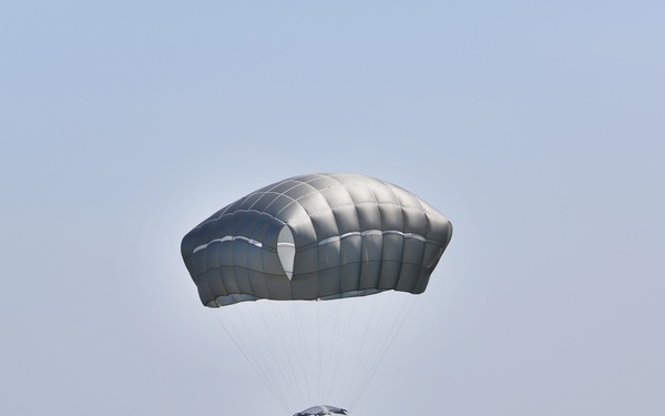 Army paratroopers conduct water jump into Lake Okeechobee