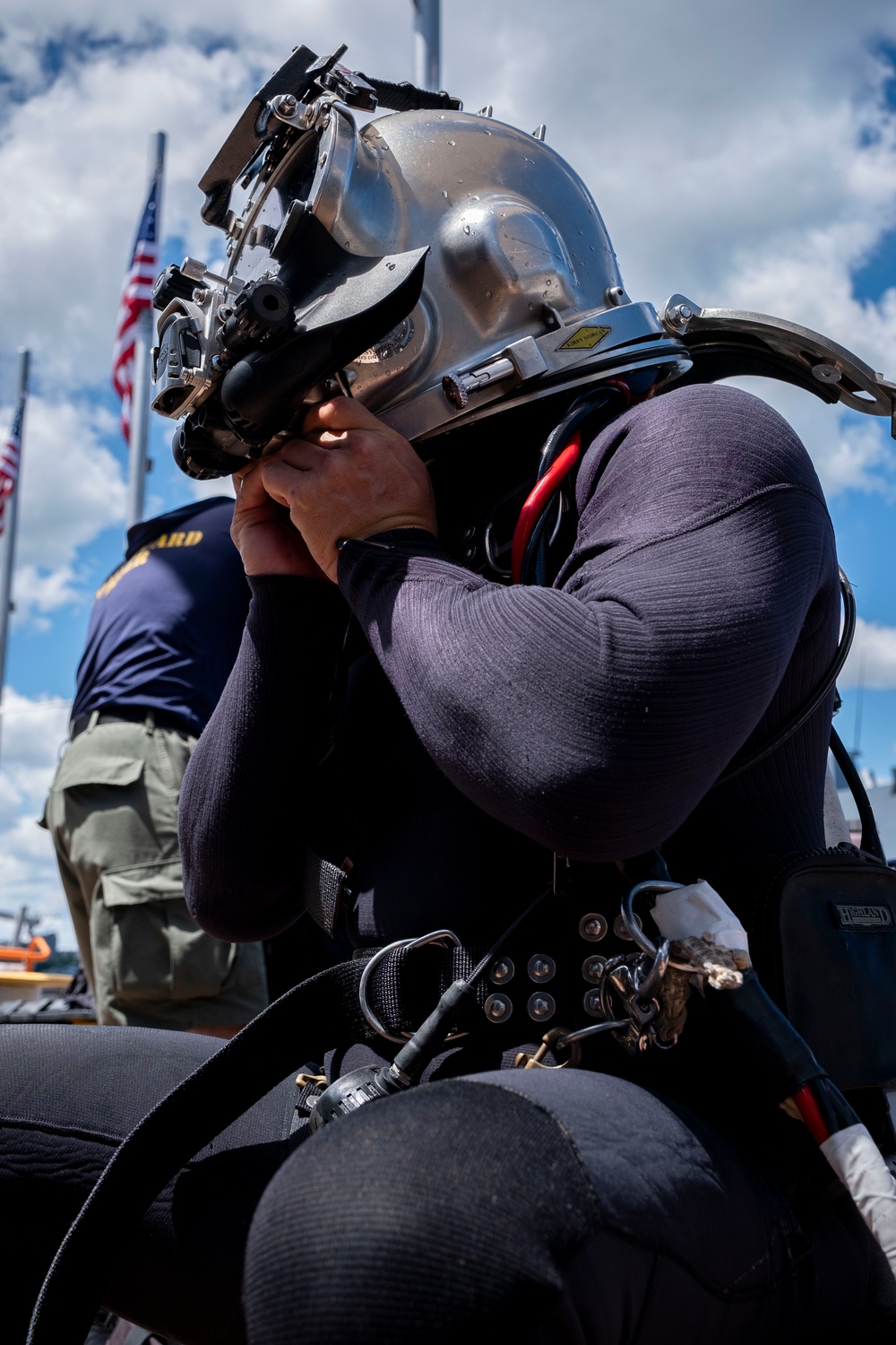 Coast Guard Divers Demonstrate Capabilities During Fleet Week New York 2025