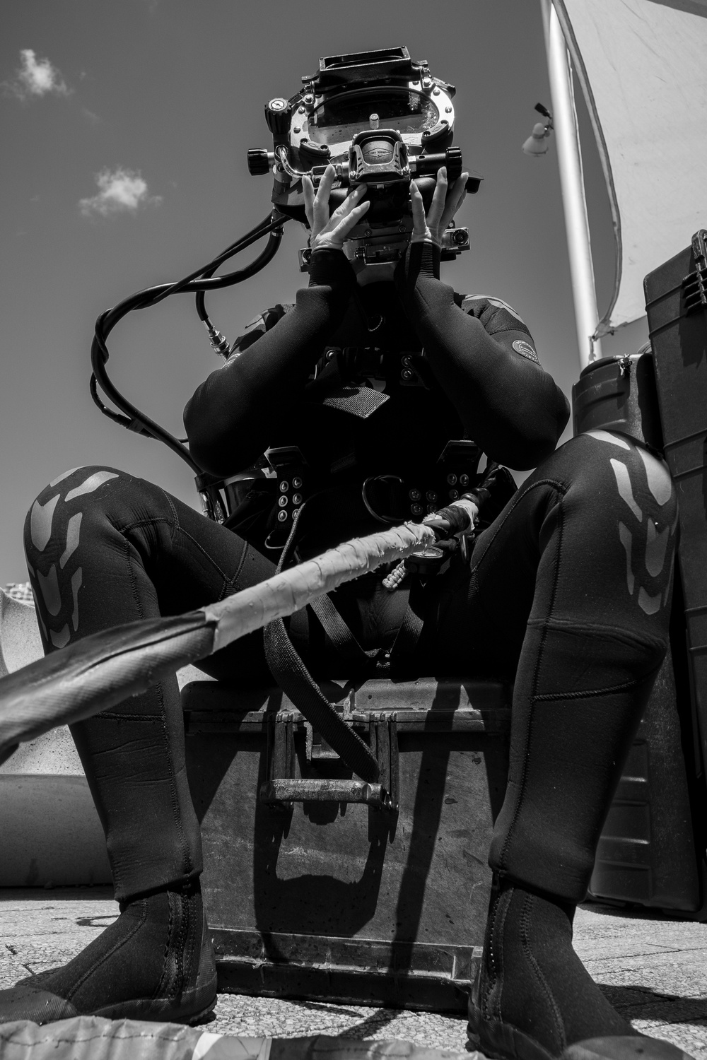 Coast Guard Divers Demonstrate Capabilities During Fleet Week New York 2025