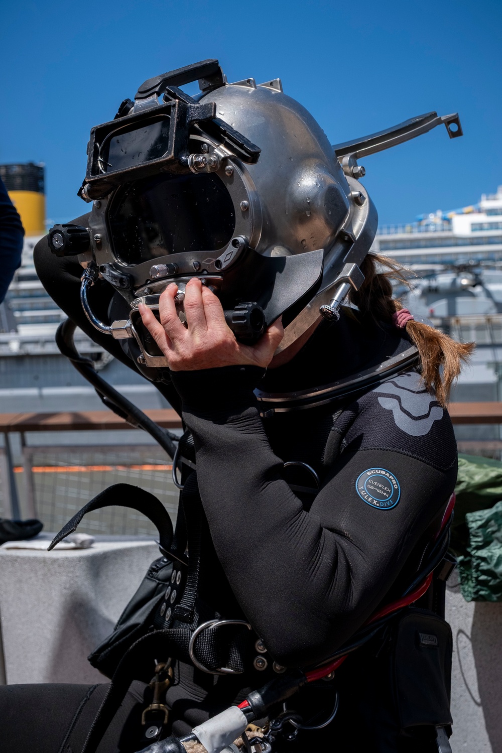 Coast Guard Divers Demonstrate Capabilities During Fleet Week New York 2025