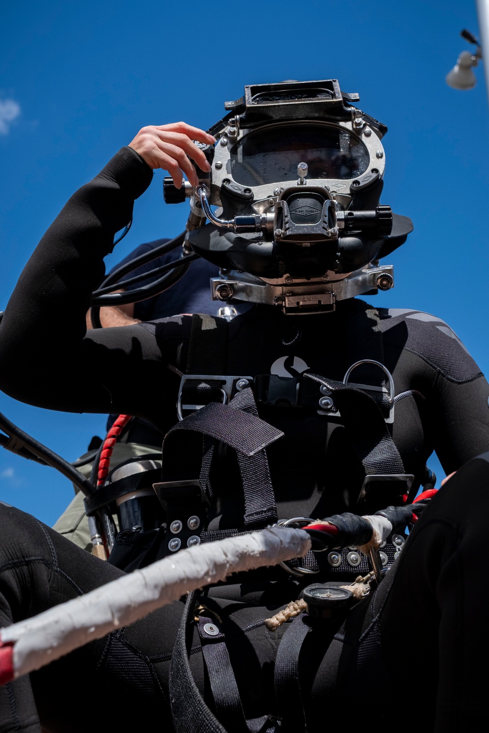 Coast Guard Divers Demonstrate Capabilities During Fleet Week New York 2025