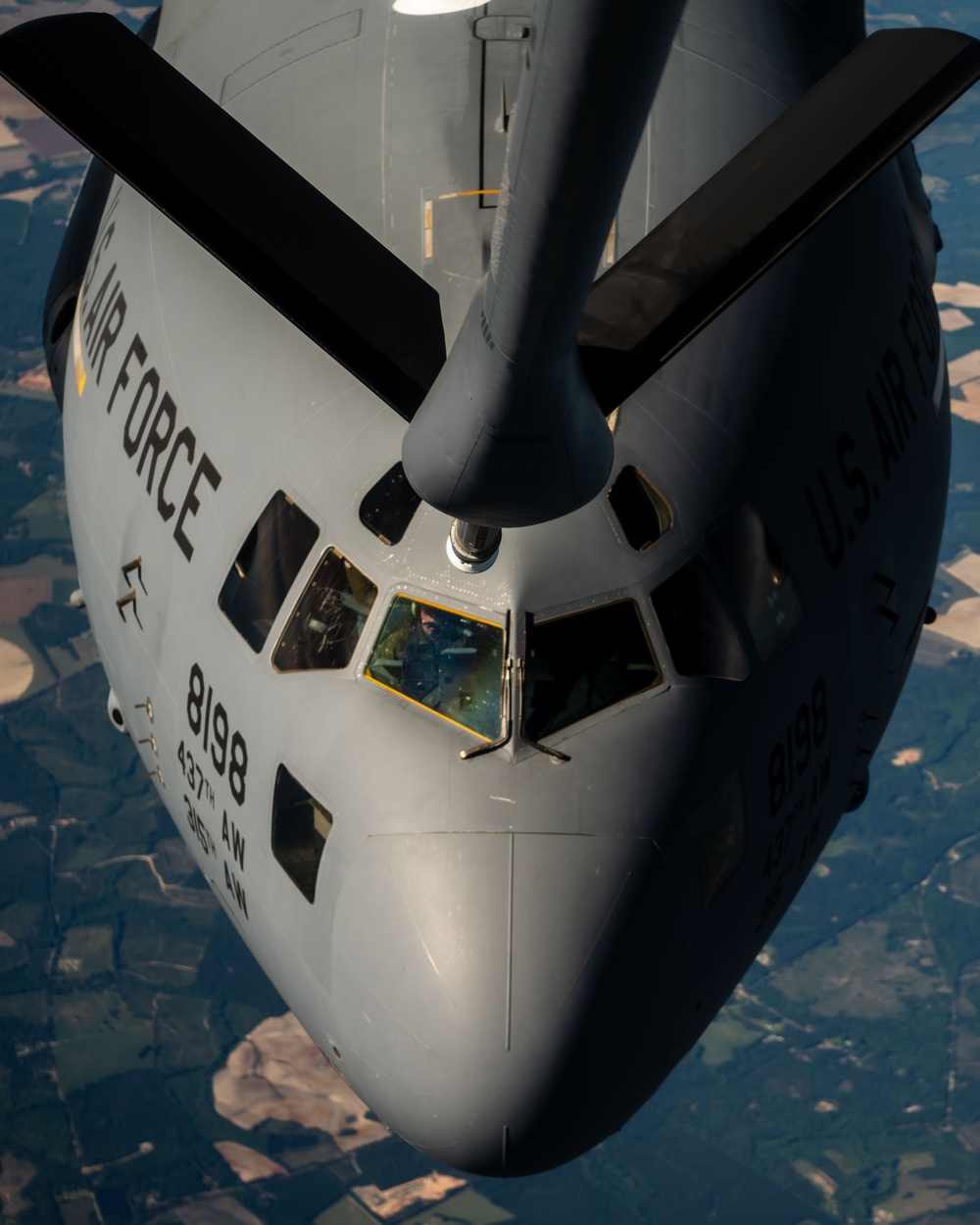 91st ARS refuels 437th AW C-17s