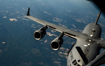 91st ARS refuels 437th AW C-17s