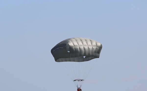 Army paratroopers conduct water jump into Lake Okeechobee