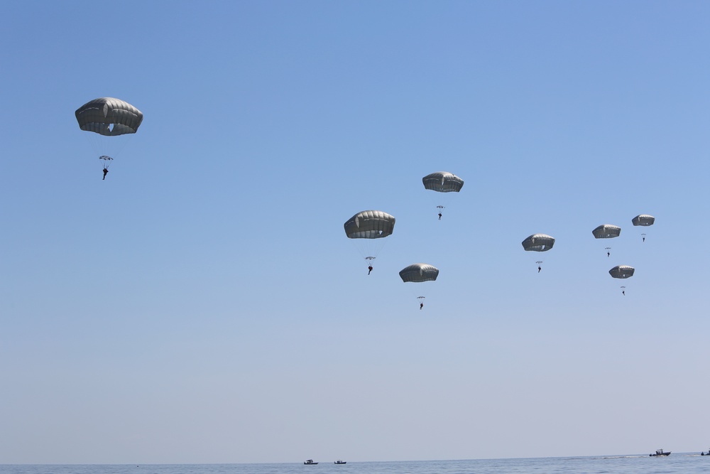 Army paratroopers conduct water jump into Lake Okeechobee