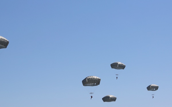Army paratroopers conduct water jump into Lake Okeechobee