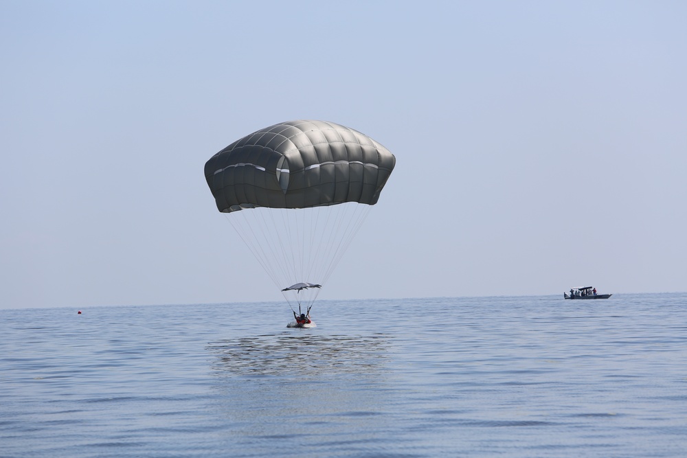 Army paratroopers conduct water jump into Lake Okeechobee