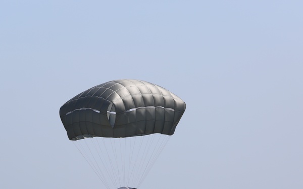 Army paratroopers conduct water jump into Lake Okeechobee