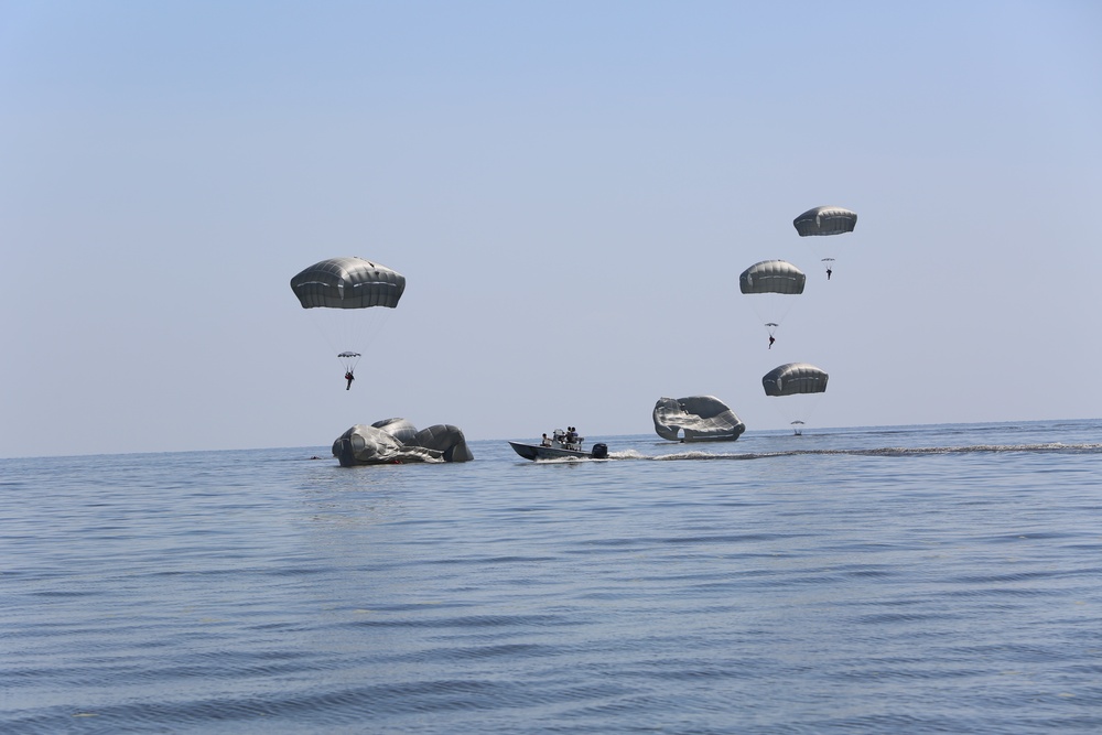 Army paratroopers conduct water jump into Lake Okeechobee