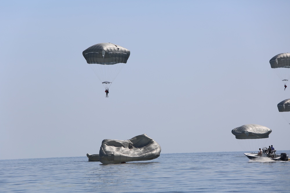 Army paratroopers conduct water jump into Lake Okeechobee