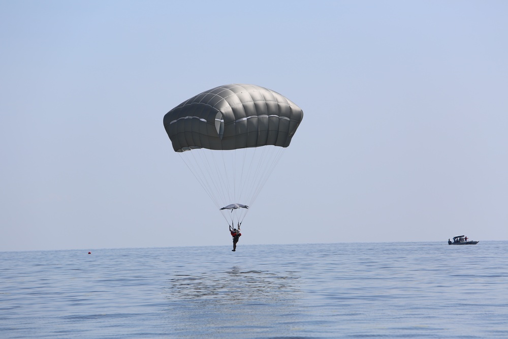 Army paratroopers conduct water jump into Lake Okeechobee