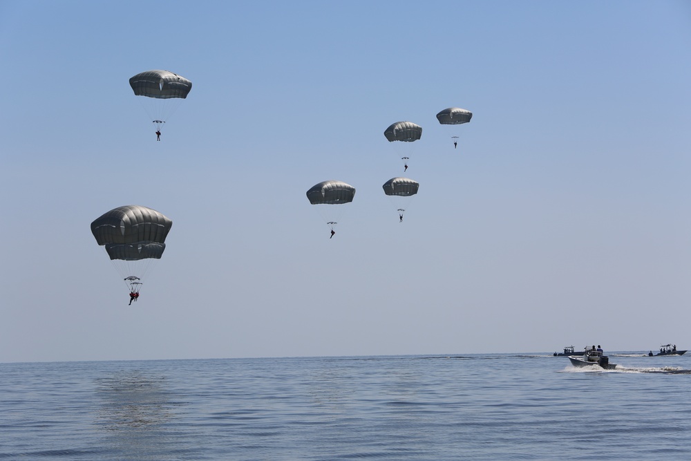 Army paratroopers conduct water jump into Lake Okeechobee