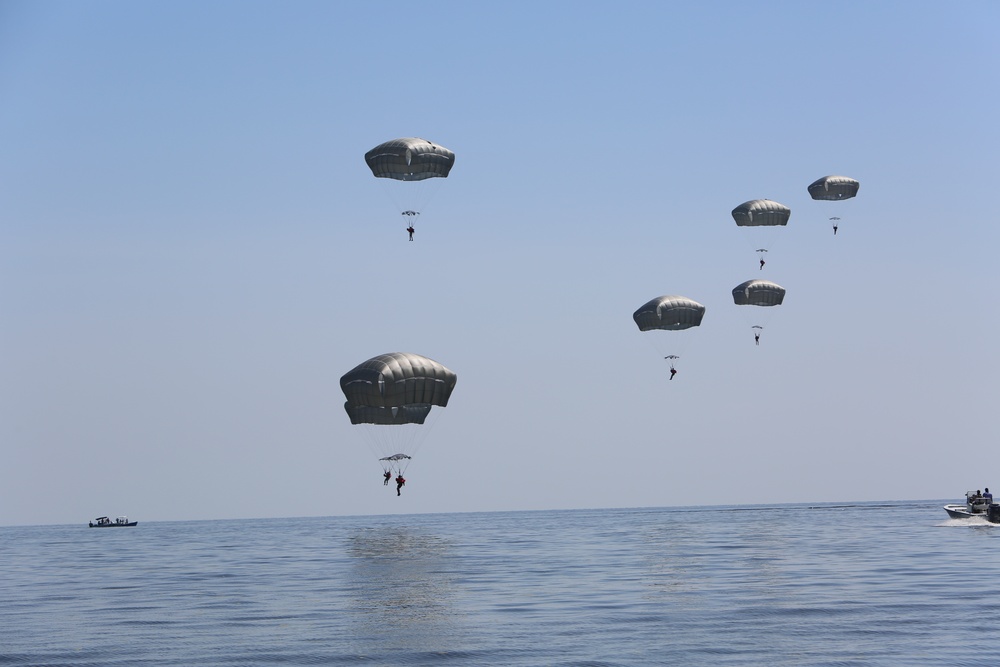 Army paratroopers conduct water jump into Lake Okeechobee