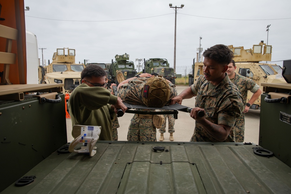 11th MEU Marines participate in Combat Lifesaver Course