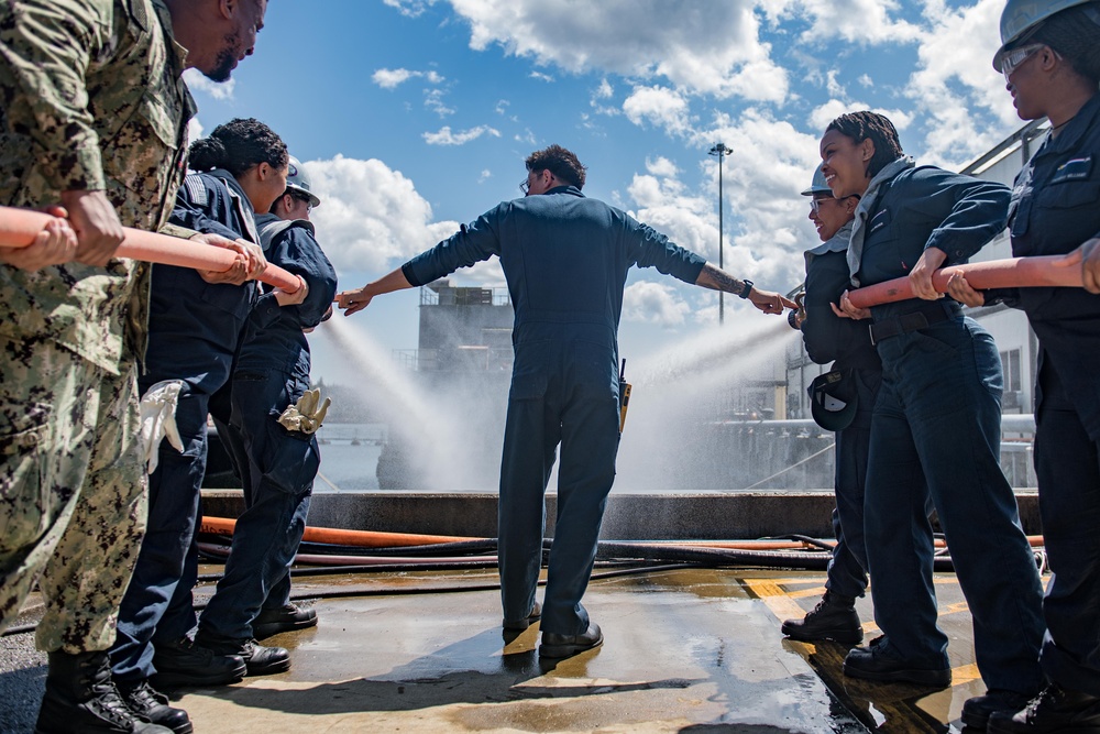 USS Ronald Reagan (CVN 76) Sailors conduct firefighting training