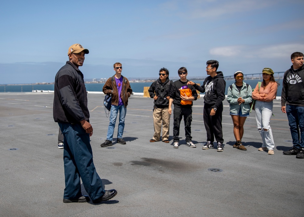 High School Students Visit MKI