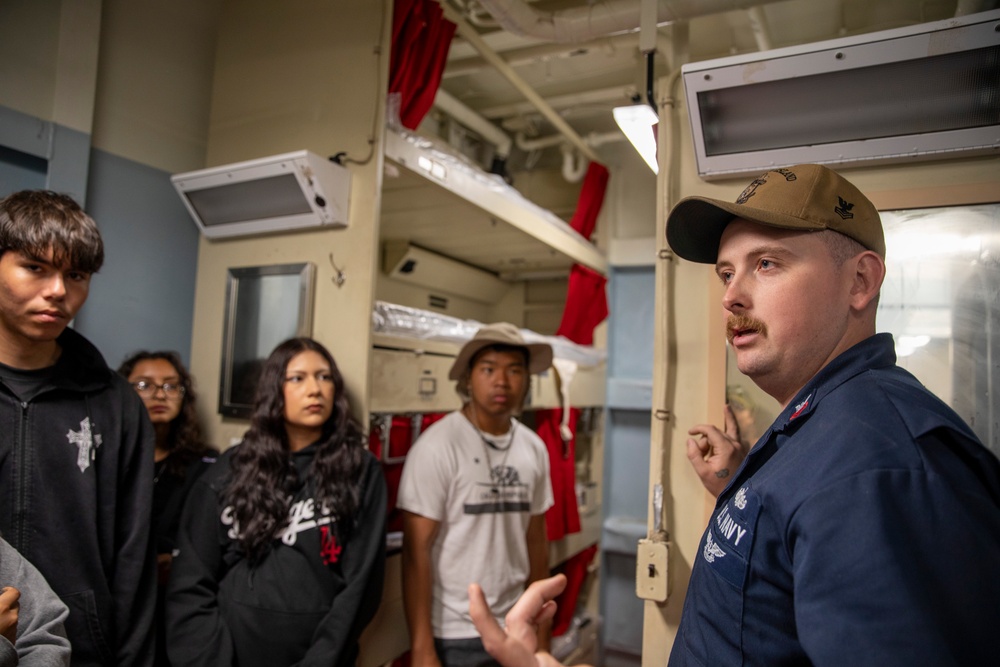 High School Students Visit MKI