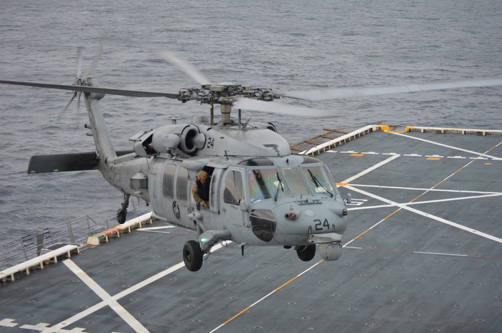 MH-60S DECK LANDING