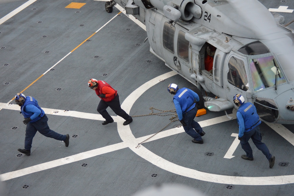 MH-60S DECK LANDING