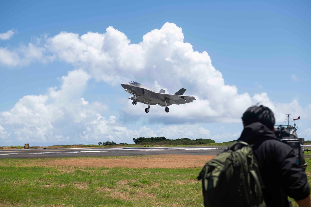 CVW 5 Conducts FCLP at Iwo To