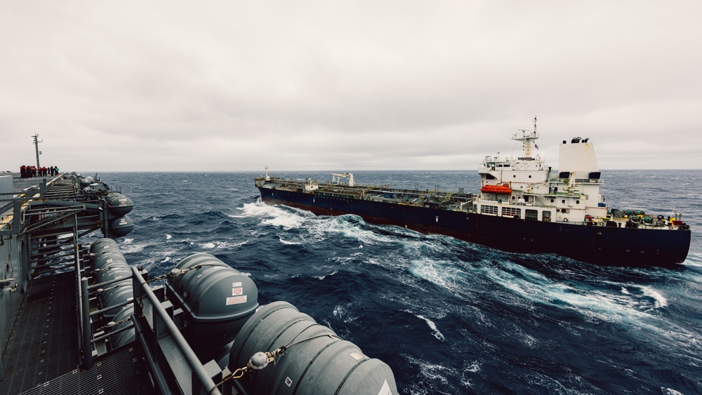 George Washington conducts fueling-at-sea with Badlands Trader