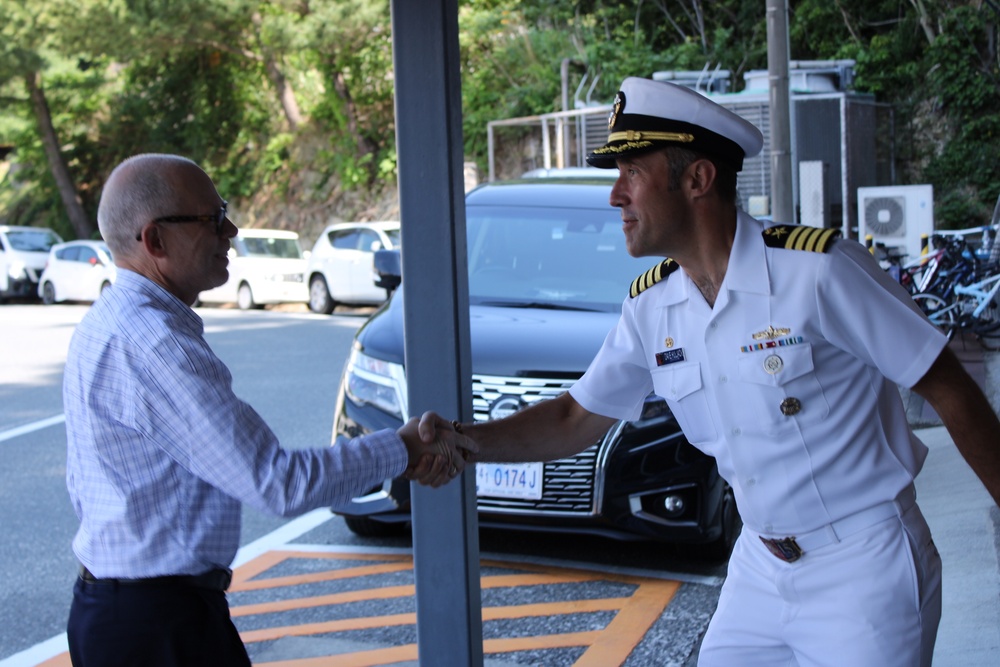 New Zealand Secretary of Defense Visits DESRON 15
