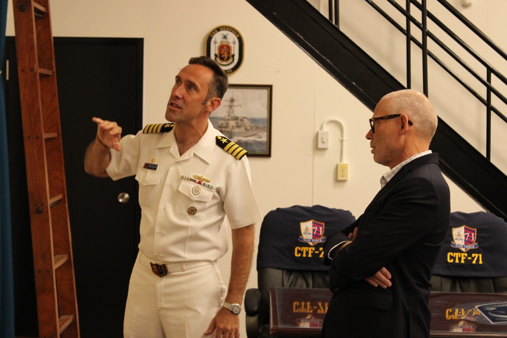 New Zealand Secretary of Defense Visits DESRON 15