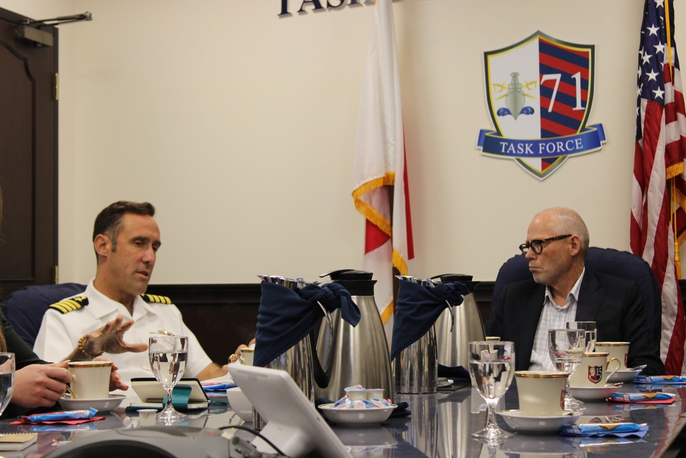 New Zealand Secretary of Defense Visits DESRON 15