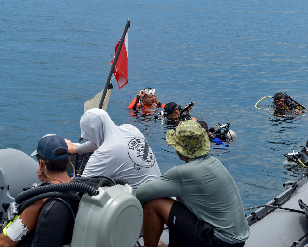 EODMU 5 Trains With Philippines Sailors and Coast Guardsmen During Balikatan 2025