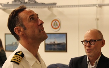 New Zealand Secretary of Defense Visits DESRON 15