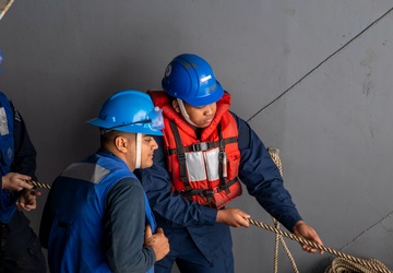George Washington Sailors conduct Fueling-at-Sea