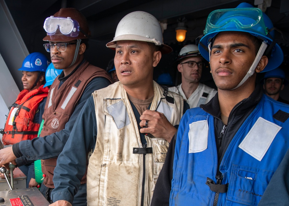 George Washington Conducts Fueling-at-Sea