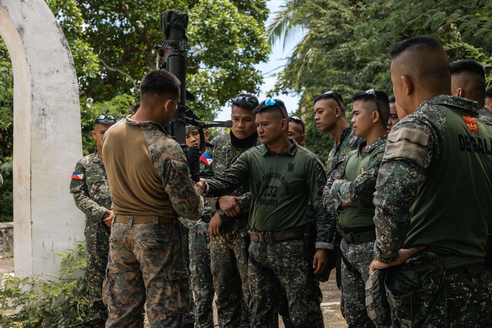 KAMANDAG 9: MRF-D 25.3 and PMC participate in a subject matter expert exchange