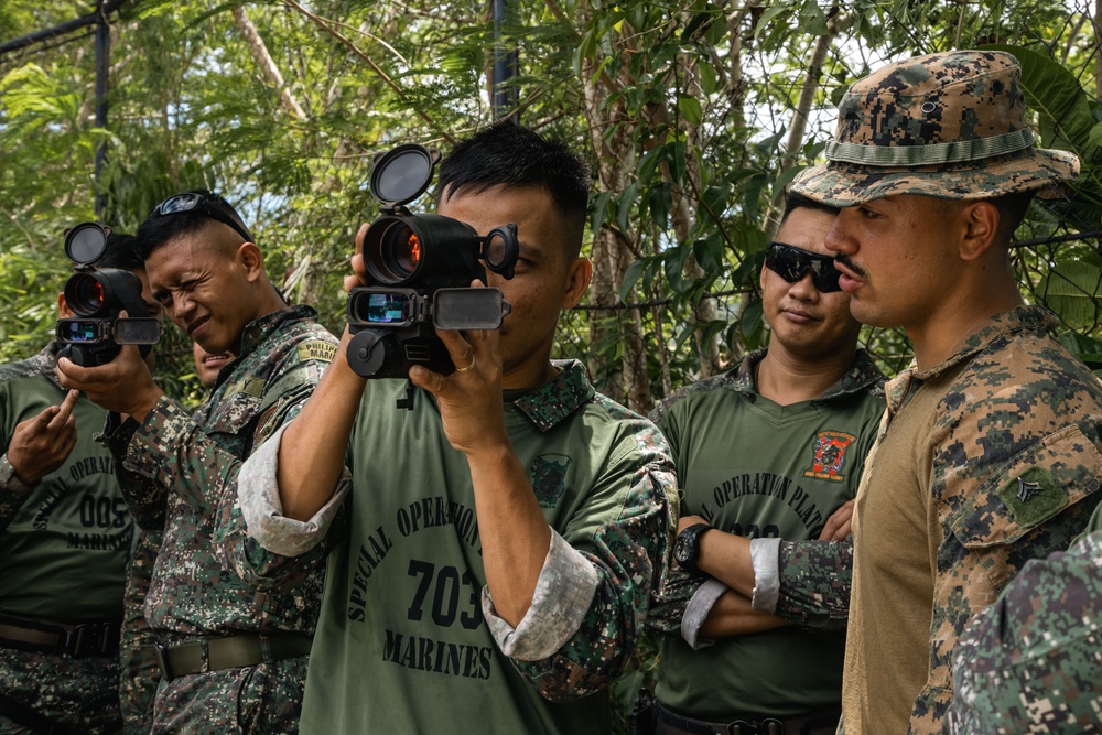 KAMANDAG 9: MRF-D 25.3 and PMC participate in a subject matter expert exchange