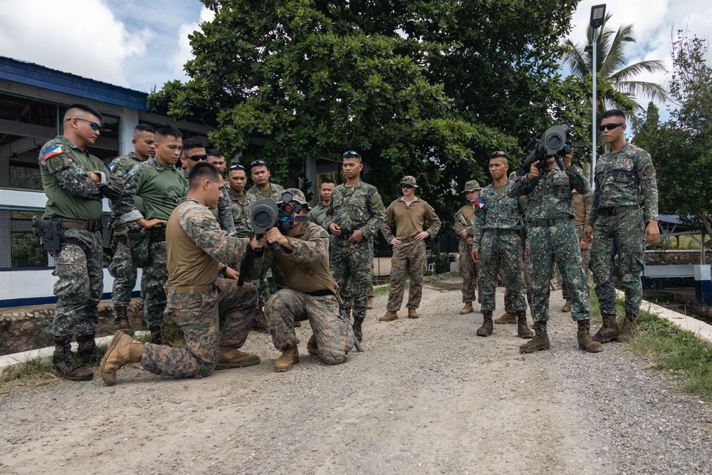 KAMANDAG 9: MRF-D 25.3 and PMC participate in a subject matter expert exchange