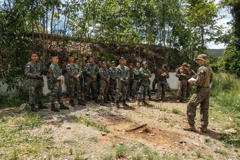 KAMANDAG 9: MRF-D 25.3 and PMC participate in a subject matter expert exchange