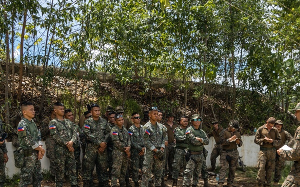 KAMANDAG 9: MRF-D 25.3 and PMC participate in a subject matter expert exchange