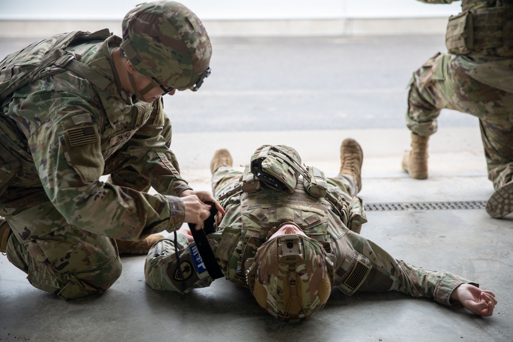 U.S Soliders Conduct Combat Lifesaver Course in Estonia