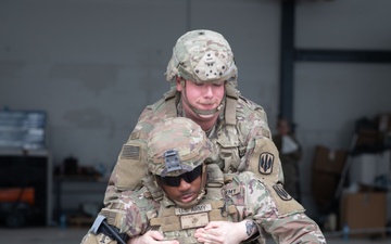 U.S. Soldiers Conduct Combat Lifesaver Course in Estonia
