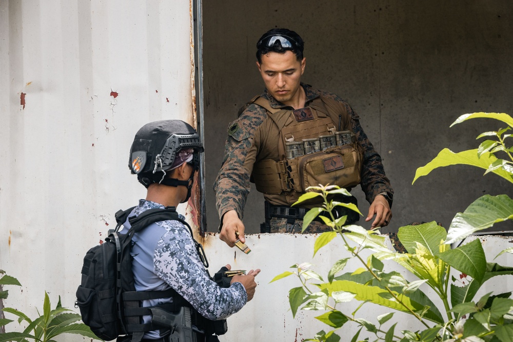 KAMANDAG 9: MRF-D 25.3 and Philippine Armed Forces participate subject matter expert exchange