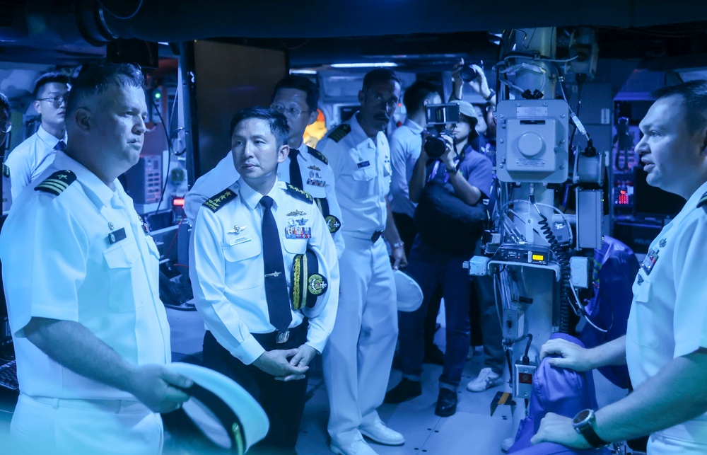 USS Dewey Hosts Chief of Defence Force, Singapore Armed Forces