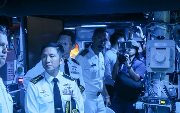 USS Dewey Hosts Chief of Defence Force, Singapore Armed Forces
