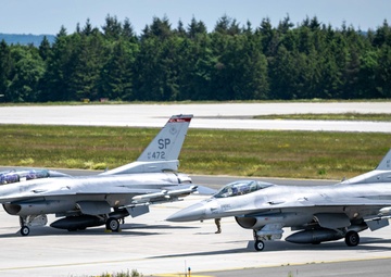 Fini flight honors 52nd FW commanders